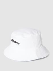 Vissershoedje met labelstitching van adidas Originals Wit - 38