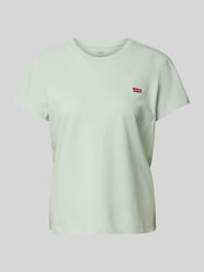T-Shirt mit Label-Detail von Levi's® - 3