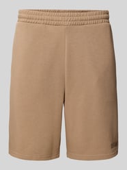 Szorty z dzianiny dresowej o kroju relaxed fit z wyhaftowanym logo od REVIEW - 28