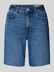 Szorty jeansowe o kroju regular fit z mieszanki bawełny model ‘CLEO’ od VERO MODA - 16