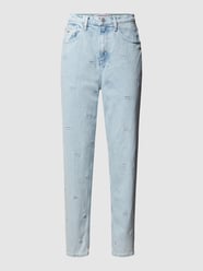 Ultra High Rise Jeans mit Allover-Brand-Stitchings von Tommy Jeans - 20