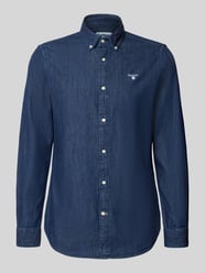 Koszula jeansowa w kroju slim fit z czystej bawełny od Barbour - 6