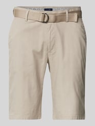 Regular Fit Shorts mit Gürtel von Christian Berg Men Beige - 4