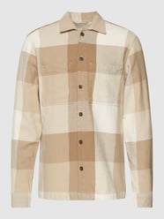 Koszula wierzchnia z nakładanymi kieszeniami na piersi model ‘PETE GINGHAM’ od Jack & Jones Premium Beżowy - 11
