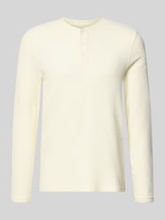 Regular Fit Longsleeve mit Knopfleiste von MCNEAL - 1