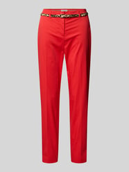 Spodnie o kroju slim fit w skróconym kroju z paskiem od Christian Berg Woman - 4