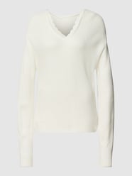 Sweter z dzianiny z dekoltem w serek model ‘Vioa’ od Vila Biały - 17