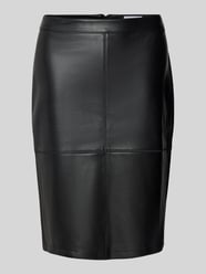 Knielange rok in leerlook, model 'PENSA' van Vila - 10