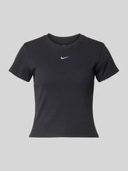 Cropped T-Shirt in Ripp-Optik mit Logo von Nike - 30