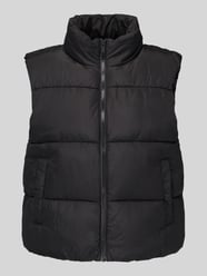 kamizelka o kroju regular fit ze stójką od PIECES - 15