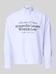 Koszula casualowa o kroju regular fit z nadrukiem z napisem od ANOTHER COTTON LAB - 7