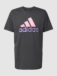 T-Shirt mit Label-Print von ADIDAS SPORTSWEAR Grau - 46