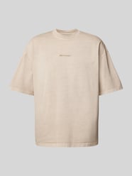 Boxy Fit T-Shirt mit Label-Stitching von Pegador Beige - 43