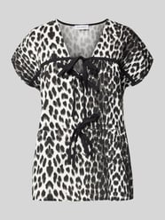 Blouseshirt met V-hals Model 'Freya' van OH APRIL - 28