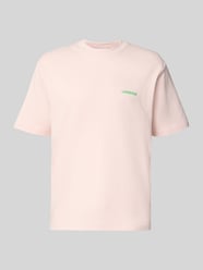 Oversized t-shirt z nadrukiem z logo od Lindbergh Fuksjowy - 6