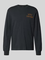 Bluzka o kroju regular fit z długim rękawem i wyhaftowanym logo model ‘Engineer’ od DEUS EX MACHINA - 7