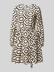 Sukienka mini ze wzorem na całej powierzchni model ‘ISA’ od Vero Moda - 5