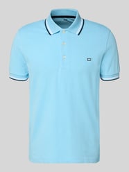 Koszulka polo w kroju regular fit z kontrastowymi paskami od Christian Berg Men - 20