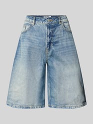 Szorty jeansowe o kroju baggy fit z 5 kieszeniami od Review - 47