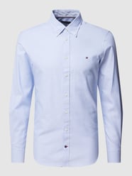 Koszula biznesowa o kroju slim fit z wyhaftowanym logo model ‘SOLID OXFORD’ od Tommy Hilfiger Tailored Niebieski - 13