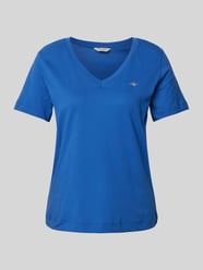 T-Shirt mit V-Ausschnitt von Gant Blau - 19