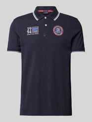 Regular Fit Poloshirt mit Label-Badges von Christian Berg Men Blau - 42