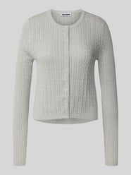 Strickjacke mit Zopfmuster und Rundhalsausschnitt von Review - 39
