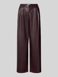 Hose in Leder-Optik mit Bundfalten von COMMA Bordeaux - 39