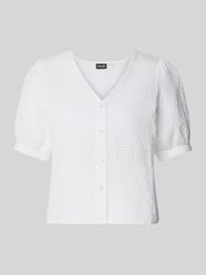 Bluzka o kroju regular fit z haftem angielskim model ‘TAYA’ od Pieces - 14