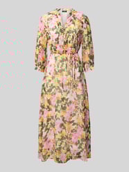 Midikleid mit V-Ausschnitt und Bindegürtel von More & More - 41