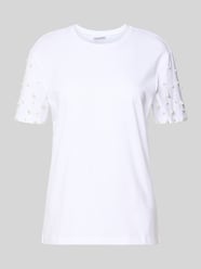 t-shirt z okrągłym dekoltem i perłami od Jake*s Casual - 21
