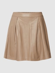 Minirok in leerlook, model 'NICOLE' van Pieces Bruin - 19