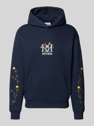 Bluza z kapturem o kroju regular fit z wyhaftowanym logo od REVIEW - 11