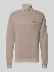 Rollkragenpullover in Ripp-Optik mit Label-Stitching von Pegador - 5