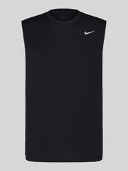 Regular Fit T-Shirt mit Logo-Print von Nike Training - 17