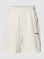 Sweatshorts mit Label-Print Modell 'Ecru' von Low Lights Studios Weiß - 26