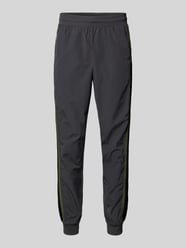 Spodnie dresowe o kroju regular fit z paskami w kontrastowym kolorze model ‘Train’ od EA7 Emporio Armani - 30
