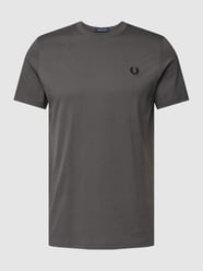 T-Shirt mit Rundhalsausschnitt und Logo-Stitching von Fred Perry Grau - 40