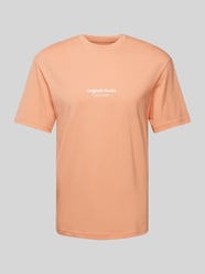 T-shirt z okrągłym dekoltem model ‘JORVESTERBRO’ od Jack & Jones Pomarańczowy - 13