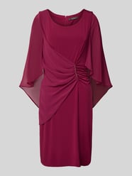 Knielanges Cocktailkleid mit Raffungen von Vera Mont Bordeaux - 7