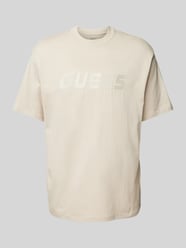 T-Shirt mit Label-Print Modell 'SURON' von GUESS Activewear Beige - 4
