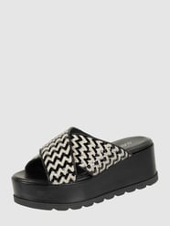 Klapki na platformie  od Marc Cain Bags & Shoes Czarny - 45