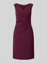 Tailliertes Cocktailkleid mit Raffung von Vera Mont - 9