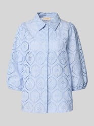 Bluzka o kroju regular fit z haftem angielskim model ‘Agy’ od FREE/QUENT - 29