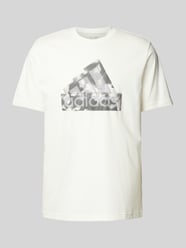 T-Shirt mit Label-Print von ADIDAS SPORTSWEAR Weiß - 32