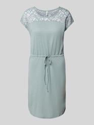Tailliertes knielanges Kleid mit Spitze Modell 'SINDY LIFE' von Only - 19