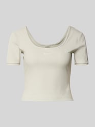 t-shirt o kroju krótki z mieszanka lyocellu model 'Circe' od GUESS Activewear - 14