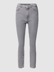 Jeansy o kroju skinny mom fit z naszywką z logo od REVIEW Szary - 33
