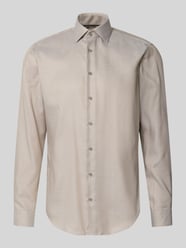 Regular Fit Business-Hemd mit Strukturmuster und Kentkragen von Christian Berg Men Beige - 20