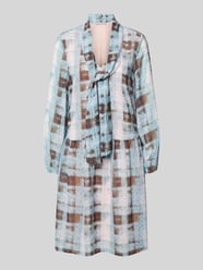 Sukienka o długości do kolan z wiązanym detalem od Christian Berg Woman Selection - 2